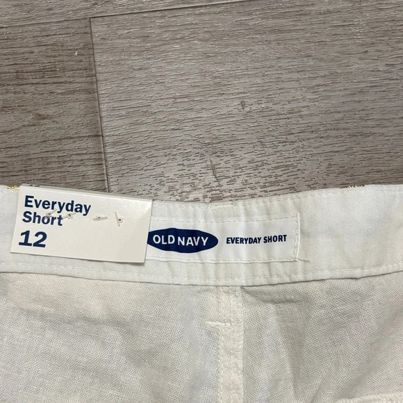 Old Navy Cream Shorts with Gold Accents - Picture 2 of 4